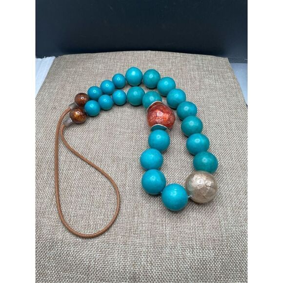 Chunky Wood Beaded Necklace Graduated on Leather - Picture 3 of 7